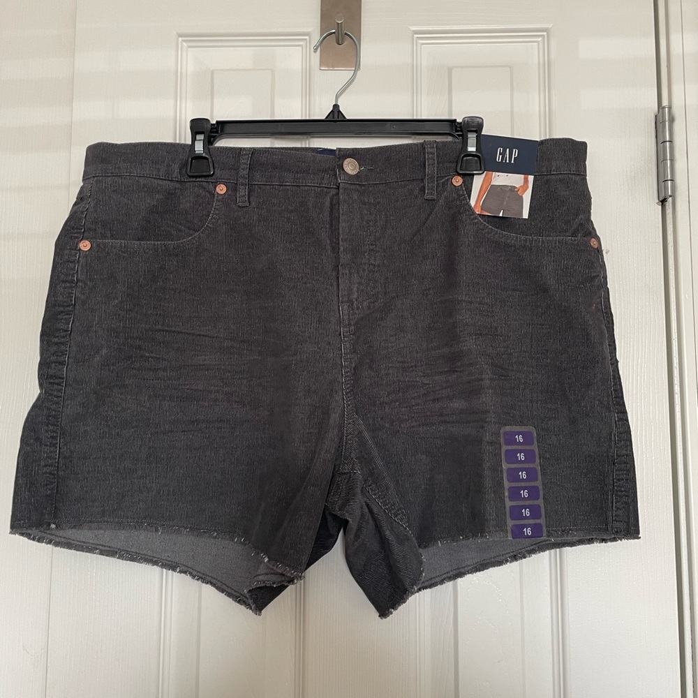 Gap Women s Frayed Hem 4  Inseam Corduroy Short (Silver Bells  2) Size 16 Black